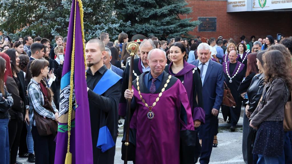  Над 4000 студенти започват новата академична година във Великотърновския университет