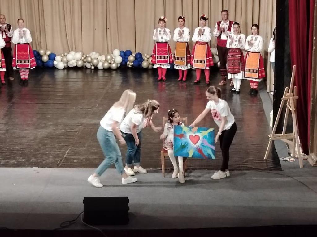 8917 евро събраха благотворителен концерт и базар за 10-годишната Лора от Горна Оряховица