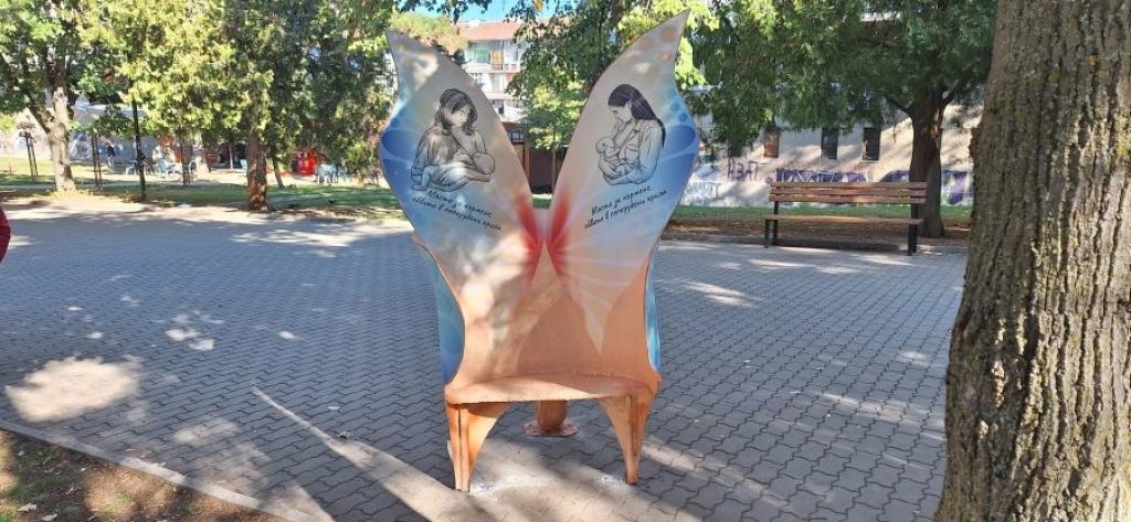 Велико Търново откри първата си пейка за кърмене, предстои поставянето на още две