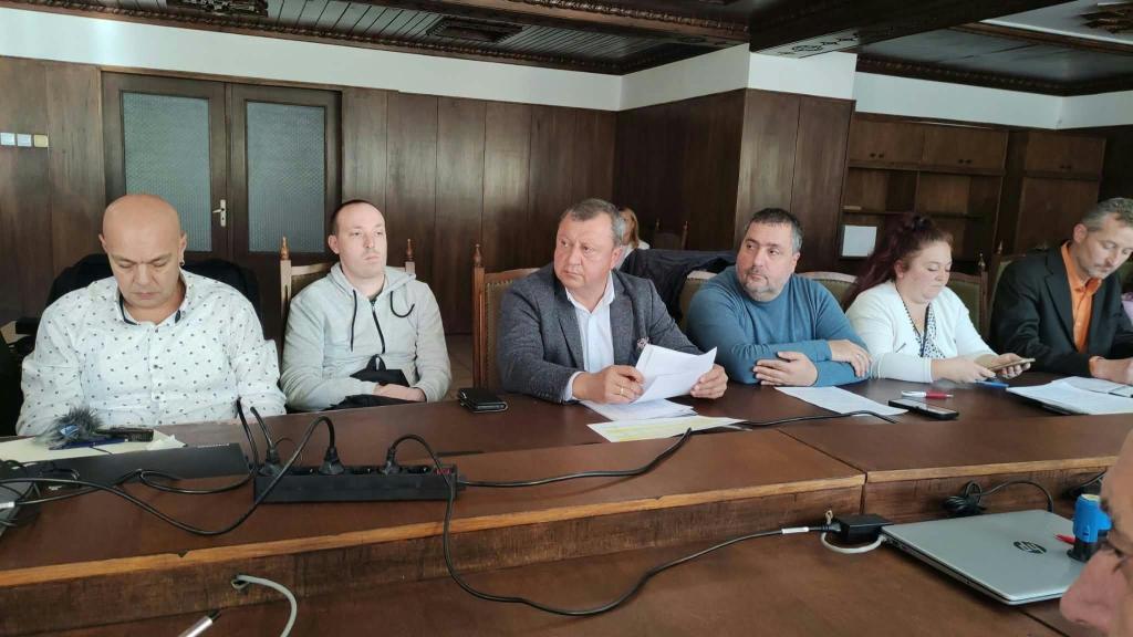 Павликени настоява шест бързи и експресни влака да спират на гарата, над 1600 души подкрепиха петиция