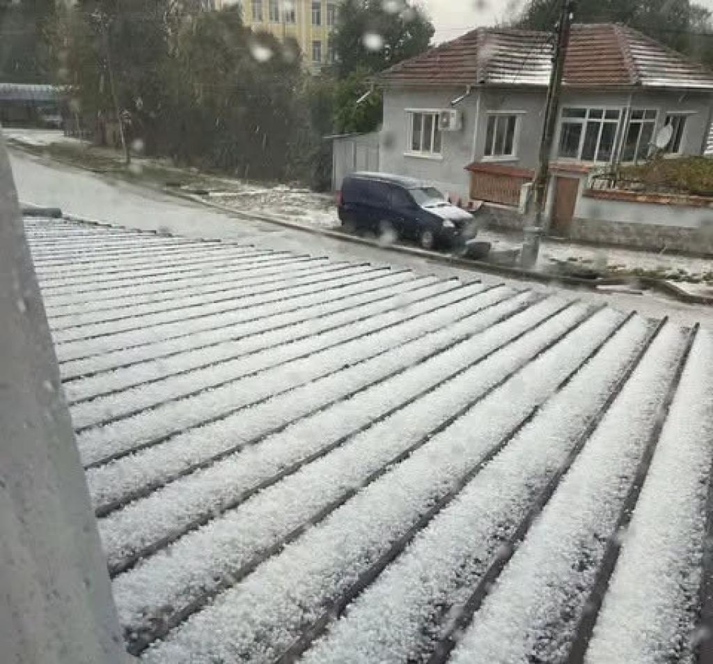 Градушка удари село Джулюница при есенна гръмотевична буря