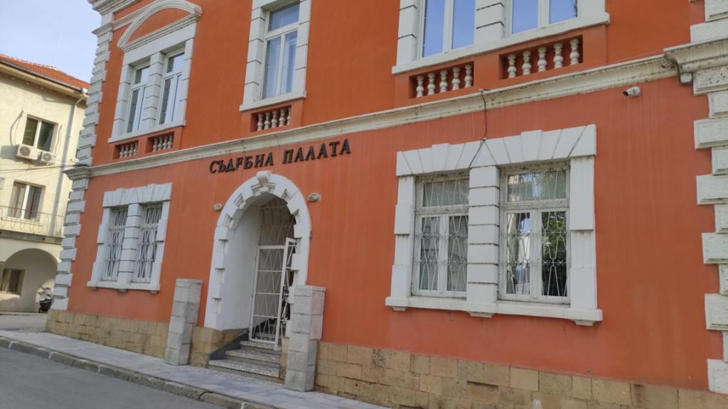 По 2 г. затвор и глоби за мъжа и жената, измъчвали и умъртвявали животни в Свищов