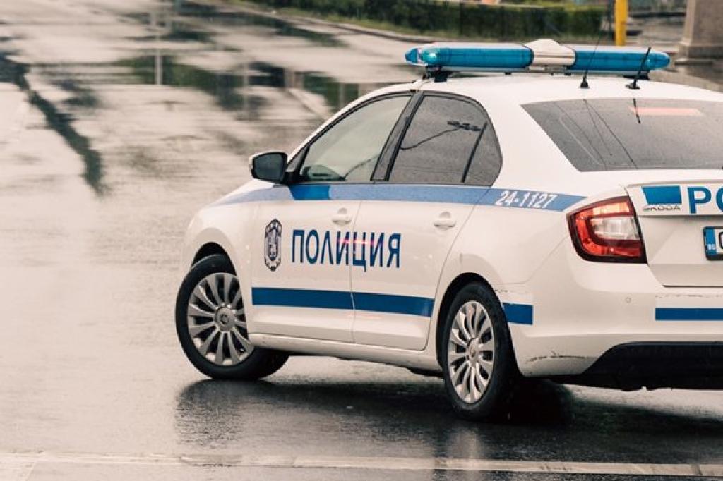 19-годишен подкарал чужда кола без гума по черни пътища край Горна Оряховица