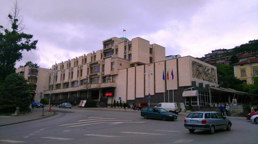 Седем питания за ремонти, паметници и обществени поръчки на сесията във Велико Търново
