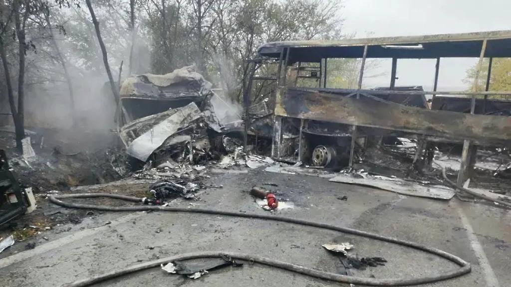 Несъобразена скорост е сред версиите за катастрофата с двама загинали край Масларево