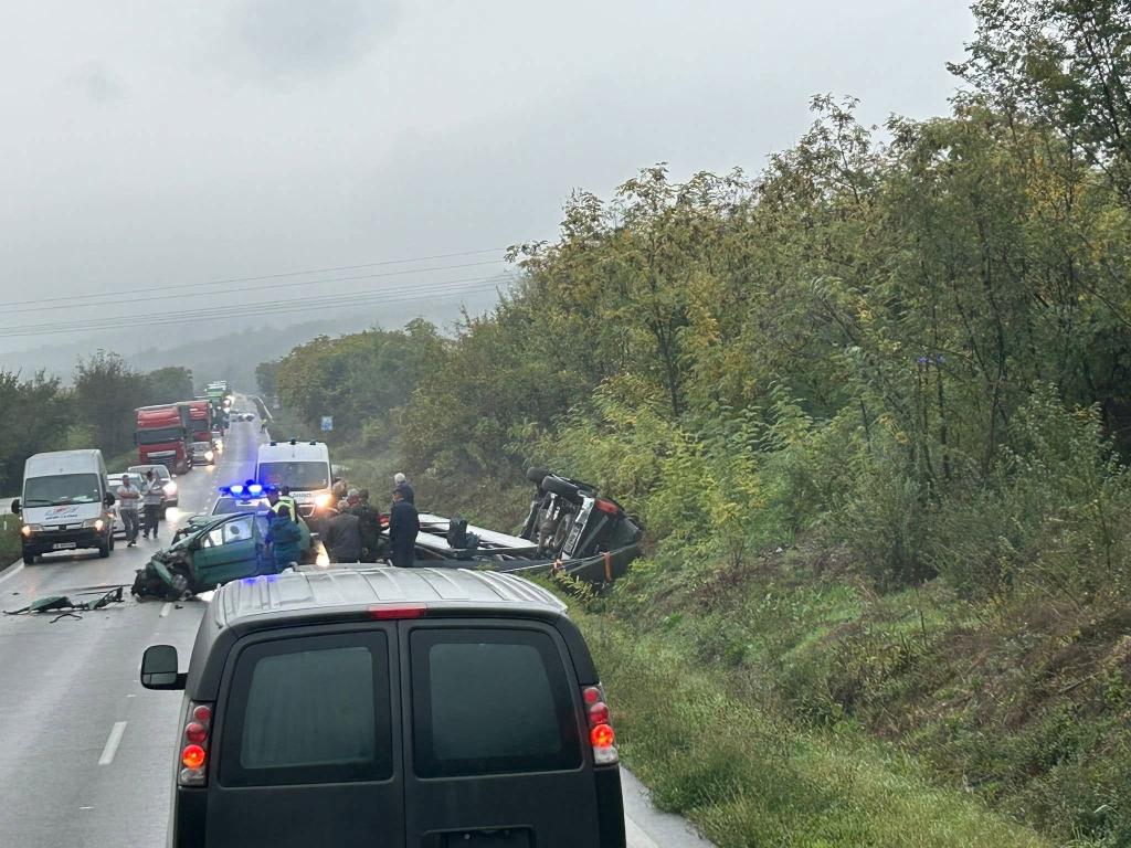 Катастрофа край Лясковец затруднява движението по пътя София - Варна