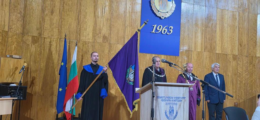 С академично слово и отличия за преподаватели ВТУ отбеляза Деня на будителите